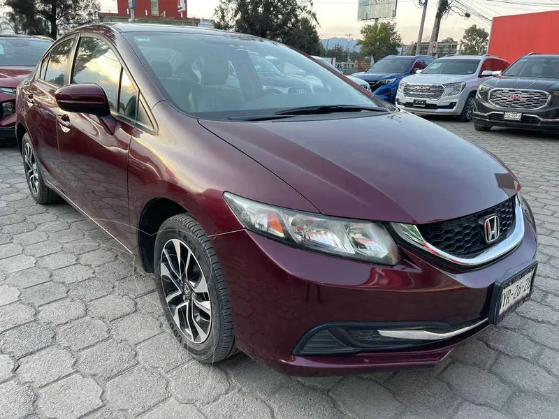 Foto Honda Civic EXL 1.8L Aut NAVI usado (2015) color Vino Tinto precio $220,000