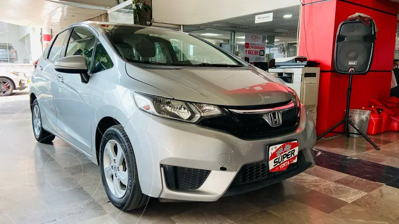 Foto Honda Fit Fun 1.5L usado (2016) color plateado precio $225,000