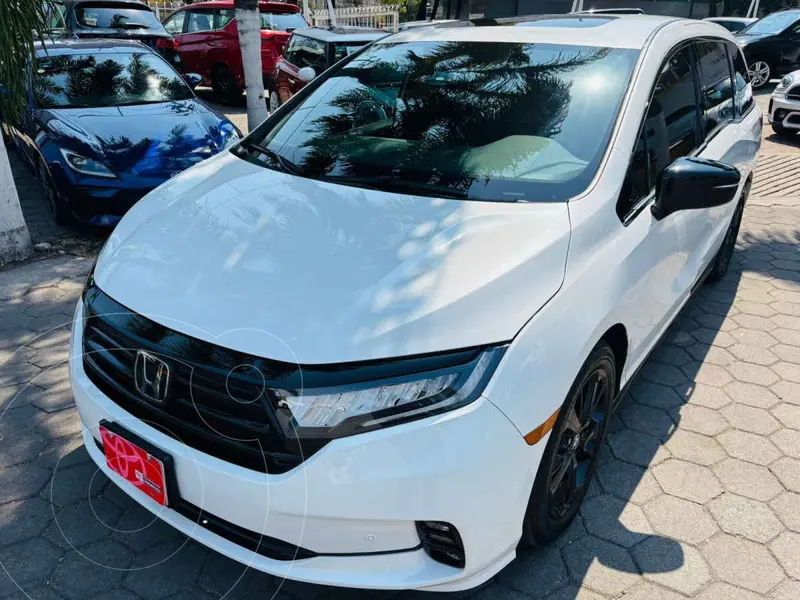 Foto Honda Odyssey Black Edition usado (2024) color Blanco financiado en mensualidades(enganche $227,631 mensualidades desde $20,219)