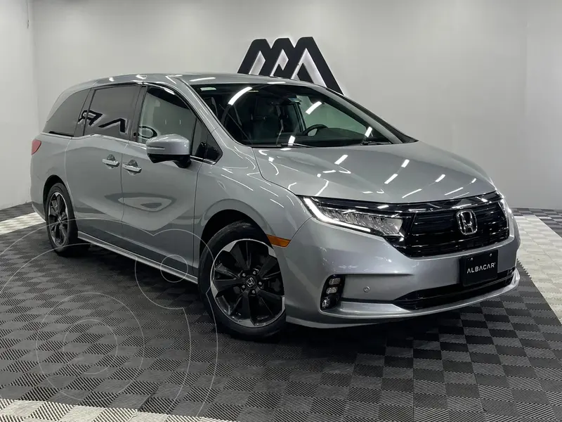 Foto Honda Odyssey Touring usado (2022) color plateado precio $778,999