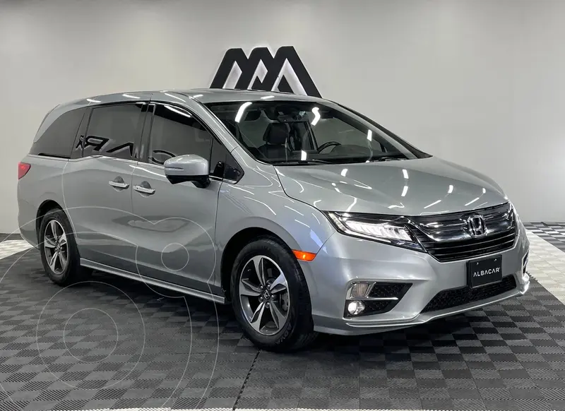 Foto Honda Odyssey Touring usado (2020) color plateado precio $497,999