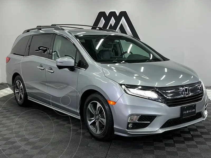 Foto Honda Odyssey Touring usado (2020) color plateado precio $449,999