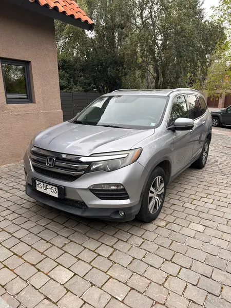 Foto Honda Pilot 3.5L Touring Aut 4x4 usado (2016) color Plata precio $14.700.000