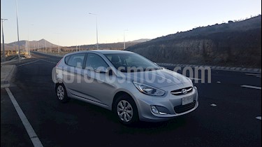 foto Hyundai Accent HB 1.4L GL Full usado (2015) color Plata precio $5.800.000