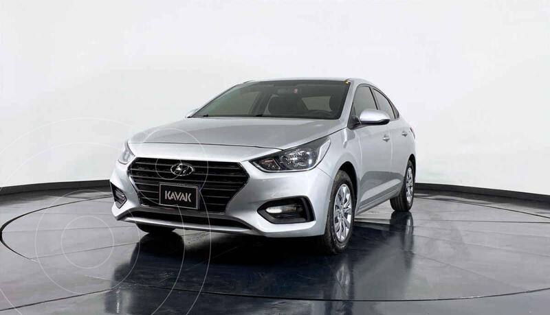 Foto Hyundai Accent Sedan GL usado (2018) color Plata precio $223,999