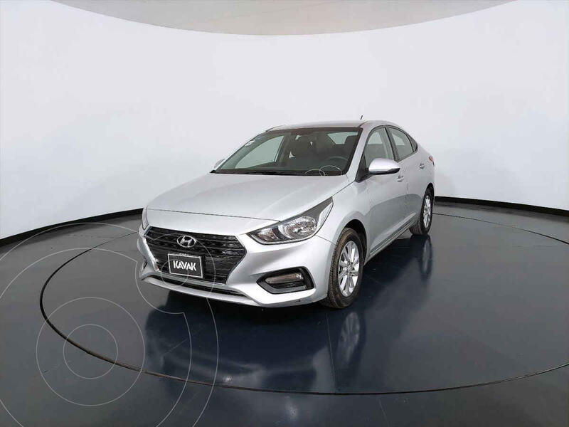 Foto Hyundai Accent Sedan GL Mid usado (2020) color Plata precio $255,999