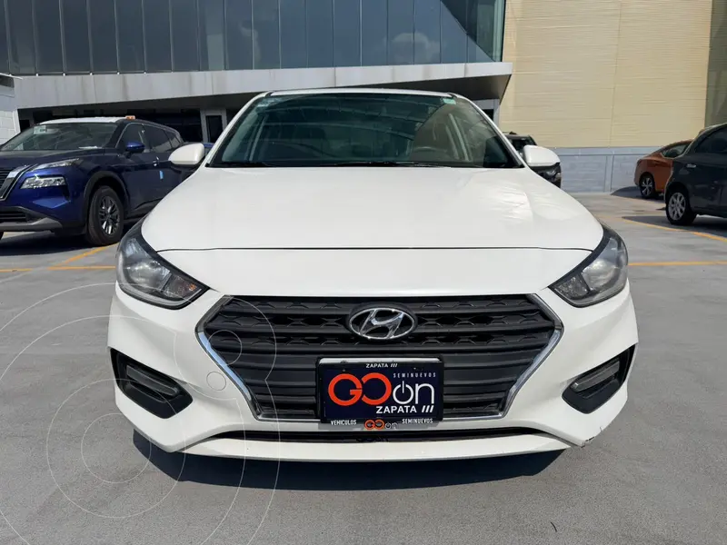 Foto Hyundai Accent Sedan MID Aut usado (2021) color Blanco precio $215,000