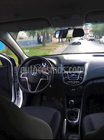 Hyundai Accent 1.4L GL usado (2015) color Blanco precio $5.400.000