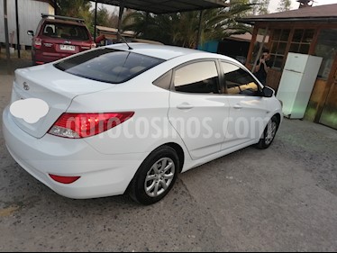 Hyundai Accent 1.4L GL Full usado (2015) color Blanco precio $5.600.000