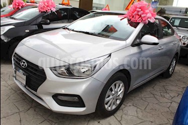 foto Hyundai Accent GL Mid Aut usado (2019) color Plata precio $263,300