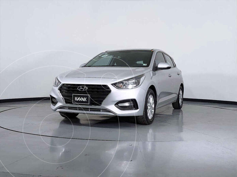 Foto Hyundai Accent HB GL Mid Aut usado (2018) color Plata precio $252,999