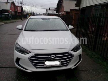 Hyundai Elantra 1.6 GLS usado (2017) color Blanco precio $8.450.000