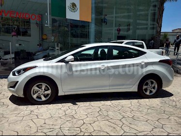 foto Hyundai Elantra GLS Aut usado (2015) color Blanco precio $155,000