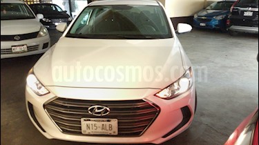 foto Hyundai Elantra GLS usado (2017) color Blanco precio $200,000