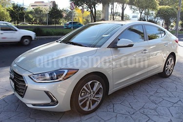 Foto venta Auto Seminuevo Hyundai Elantra Limited Aut (2018) color Dorado precio $300,000