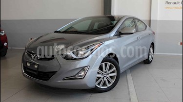 Hyundai Elantra 4p GLS Premium L4/1.8 Aut usado (2016) color Gris precio $195,000