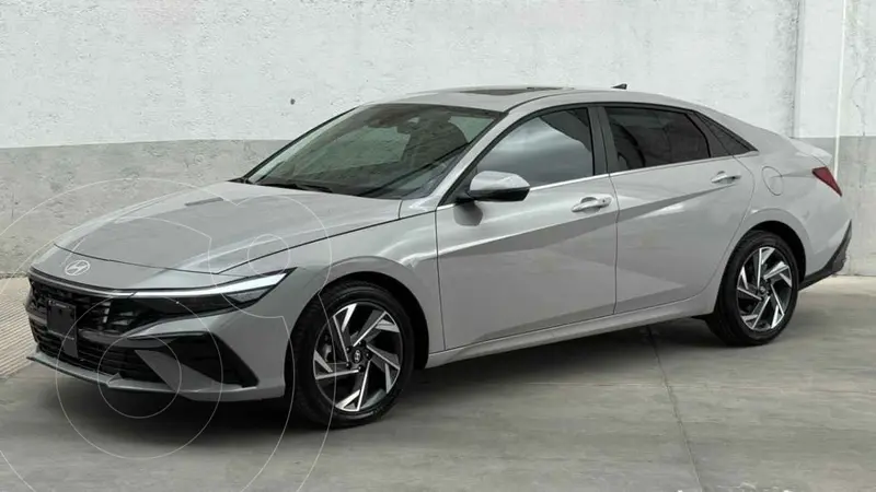 Foto Hyundai Elantra Limited Tech IVT usado (2025) color Gris financiado en mensualidades(enganche $107,580 mensualidades desde $10,613)