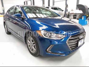 foto Hyundai Elantra 4P GLS PREMIUM 2.0L TA A/AC. F. LED RA-16 usado (2018) color Azul Marino precio $244,000