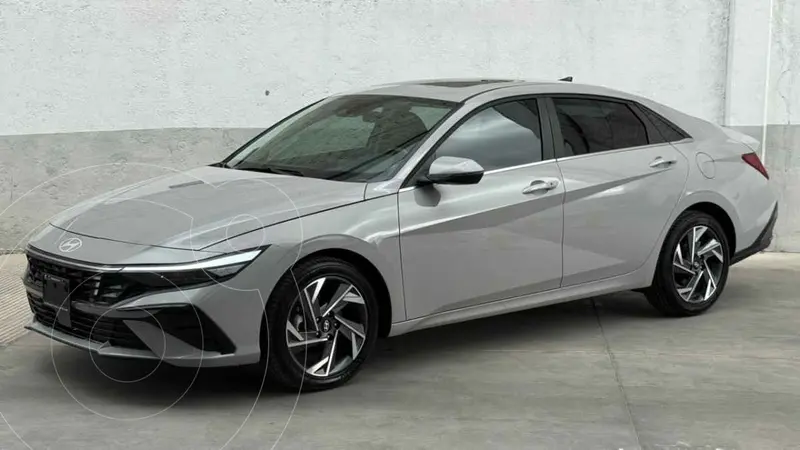 Foto Hyundai Elantra Limited Tech IVT usado (2025) color Gris precio $489,000