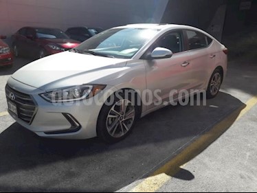 foto Hyundai Elantra 4P LIMITED TECH NAVI L4/2.0 AUT usado (2017) color Plata precio $265,000