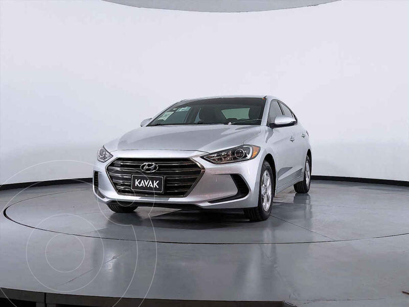 Foto Hyundai Elantra GLS Aut usado (2018) color Plata precio $277,999