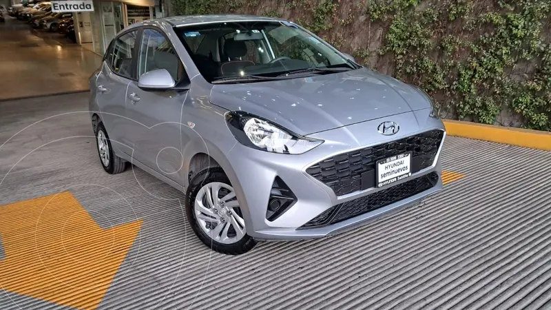 Foto Hyundai Grand i10 Sedan GL MID usado (2023) color plateado financiado en mensualidades(enganche $110,770 mensualidades desde $4,661)