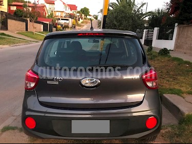 Foto venta Auto Usado Hyundai Grand i10 1.2L GLS (2018) color Gris Oscuro precio $6.300.000