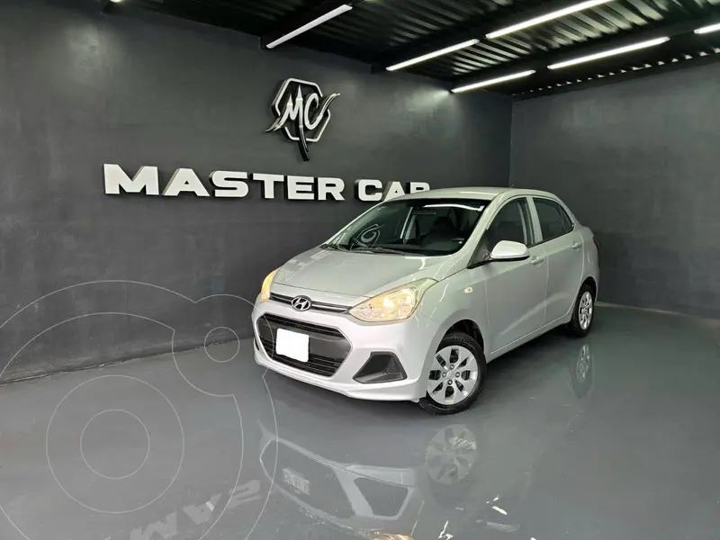 Foto Hyundai Grand i10 GL MID Aut usado (2017) color plateado precio $159,000