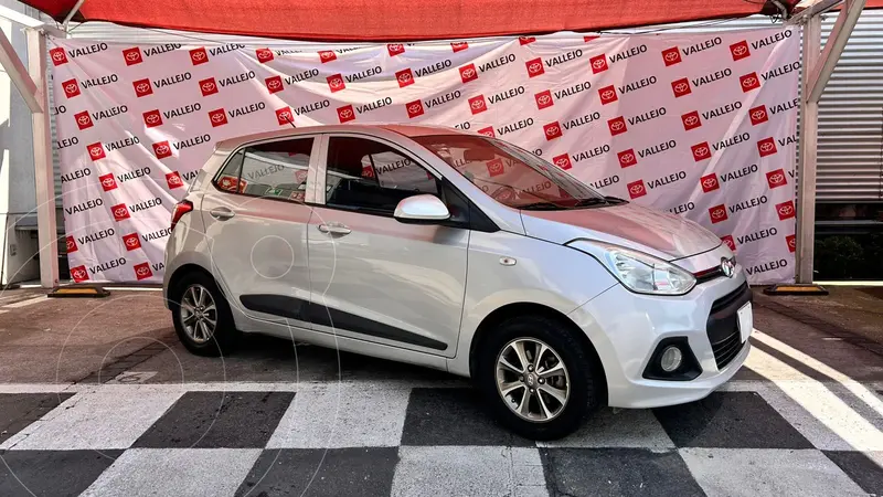 Foto Hyundai Grand i10 GLS usado (2015) color plateado precio $135,000
