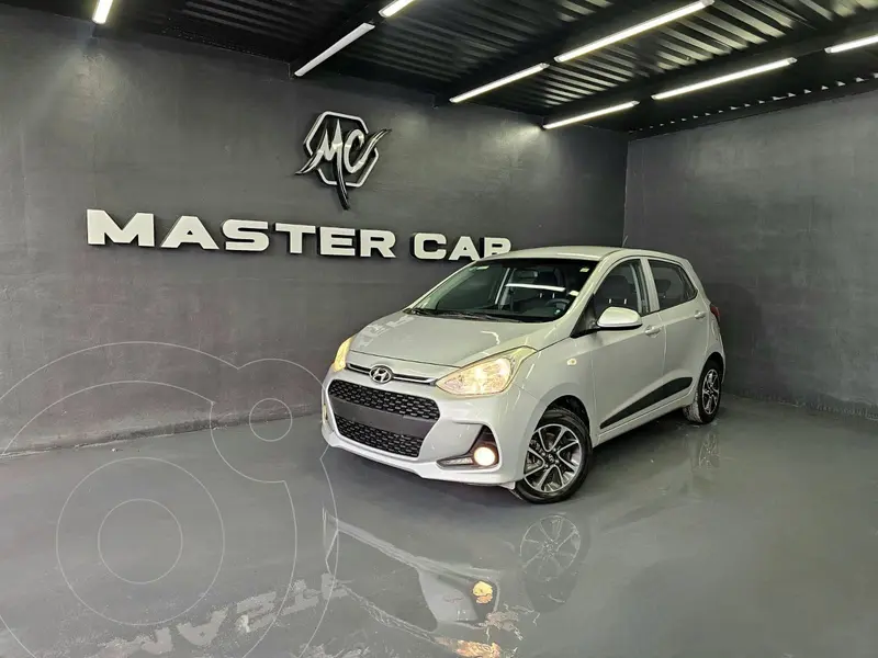Foto Hyundai Grand i10 GLS Aut usado (2018) color plateado precio $185,000