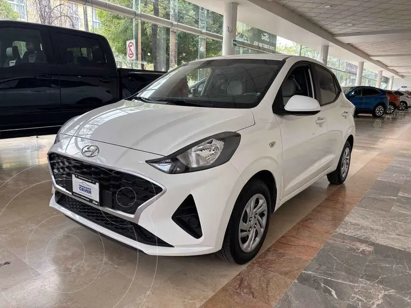 Foto Hyundai Grand i10 GL MID usado (2023) color Blanco financiado en mensualidades(enganche $61,275 mensualidades desde $6,521)