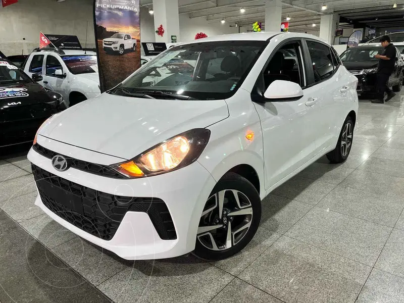 Foto Hyundai Grand i10 GL Mid Aut usado (2024) color Blanco financiado en mensualidades(enganche $76,028 mensualidades desde $5,816)