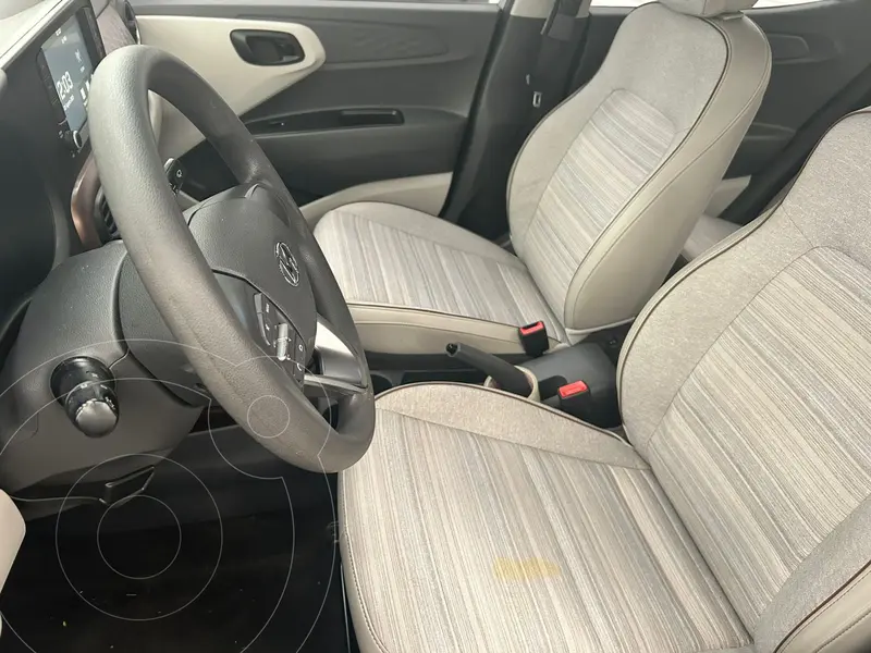 Foto Hyundai Grand i10 MID Aut usado (2021) color plateado financiado en mensualidades(enganche $89,870 mensualidades desde $3,922)