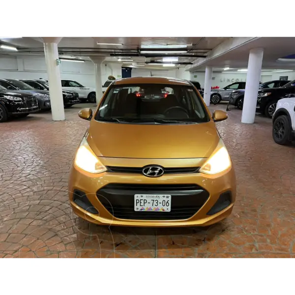 Foto Hyundai Grand i10 GL Aut usado (2017) color Naranja oscuro precio $135,000
