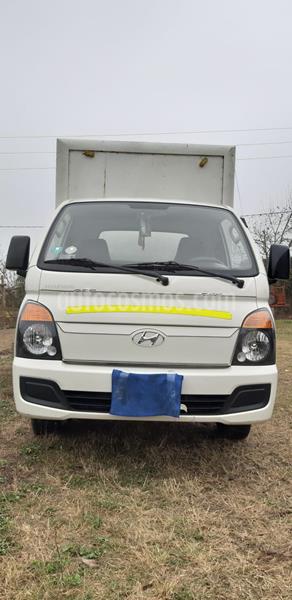 Hyundai H-100 2.5L TDI Alta Cubierta usado (2012) color Blanco precio u$s14,000