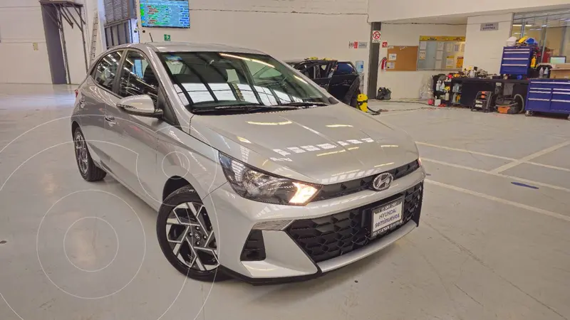 Foto Hyundai HB20 GL Mid Aut usado (2023) color plateado precio $325,900