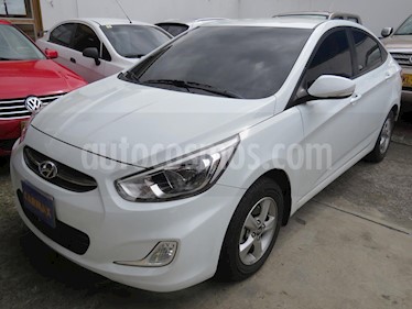 Hyundai i25 Sedan 1.6 usado (2017) color Blanco precio $43.900.000