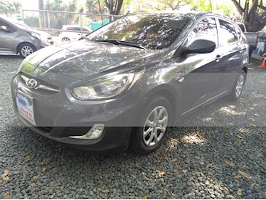 foto Hyundai i25 1.4 usado (2013) color Gris precio $32.000.000