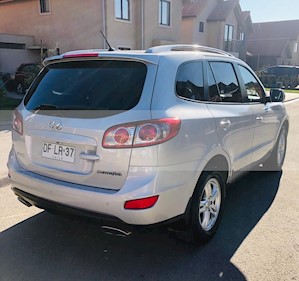 foto Hyundai Santa Fe 2.4 GLS 4x2 usado (2011) color Gris precio $6.600.000