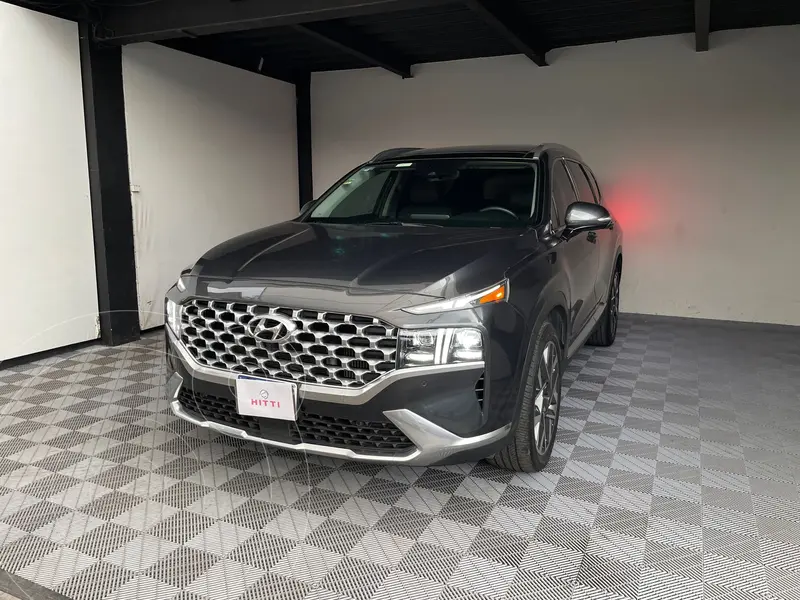 Foto Hyundai Santa Fe Limited Tech usado (2022) color Gris precio $493,000