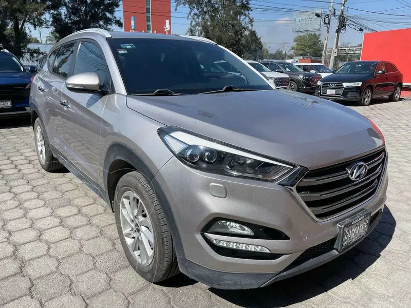 Foto Hyundai Tucson Limited usado (2018) color Dorado financiado en mensualidades(enganche $83,312 mensualidades desde $7,035)