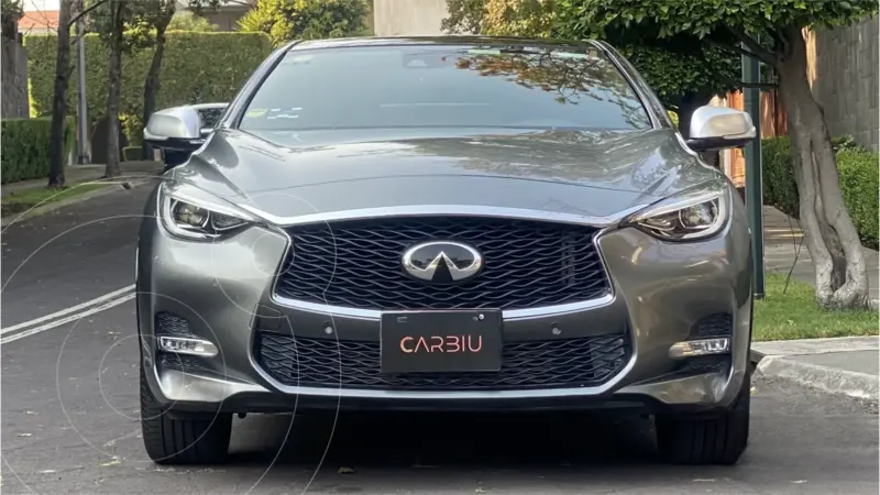 Foto Infiniti QX30 Sport usado (2018) color Gris precio $368,999