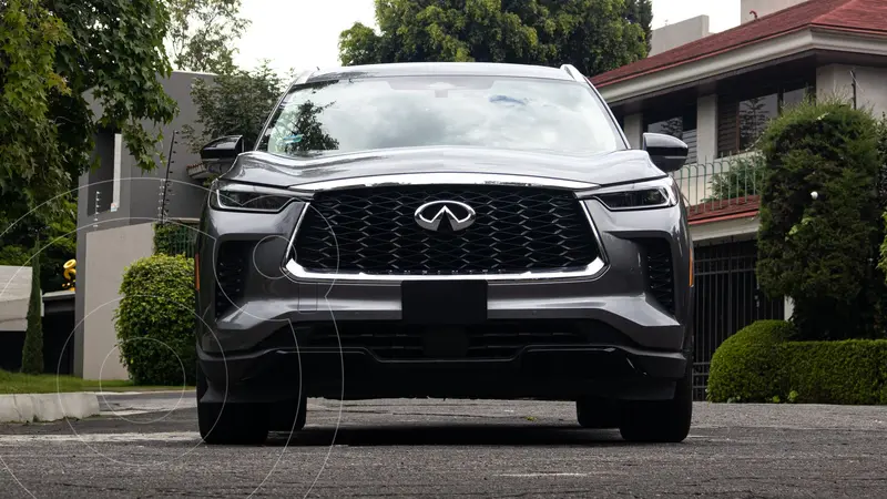 Foto Infiniti QX60 Luxe usado (2023) color Gris precio $948,999