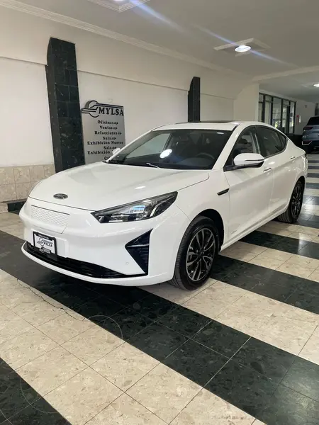 Foto JAC E J7 Electric usado (2023) color Blanco precio $395,000