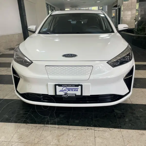 Foto JAC E J7 Electric usado (2023) color Blanco precio $375,000
