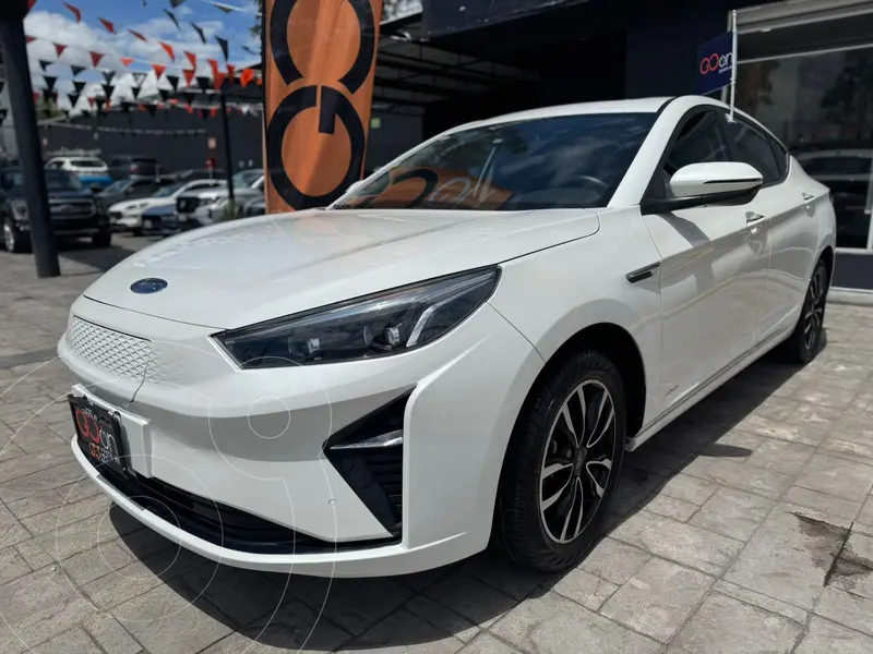 Foto JAC E J7 Electric usado (2022) color Blanco financiado en mensualidades(enganche $117,175 mensualidades desde $8,960)