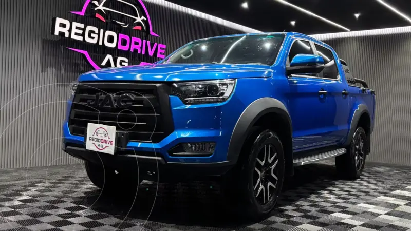 Foto JAC Frison T8 2.0L usado (2024) color Azul Electrico precio $370,000