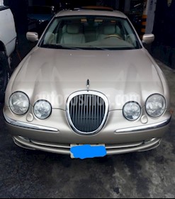 Jaguar S-type 4.2L V8 Sport usado (2000) color Oro precio $130,000