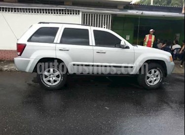 foto Jeep Cherokee Classic Auto. 4x4 usado (2010) color Plata precio u$s6.900