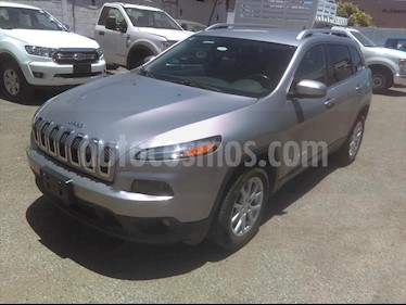 Jeep Cherokee 5P LATITUD 4X2 L4/2.4 AUT usado (2014) color Plata precio $225,000